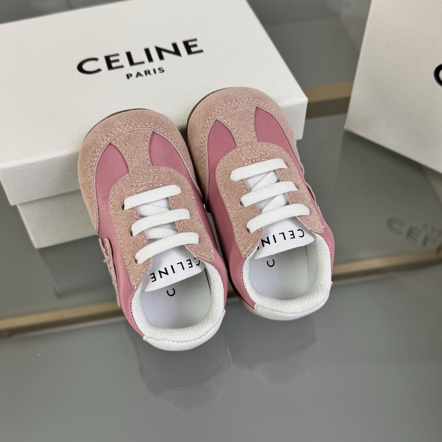 Children's shoes child